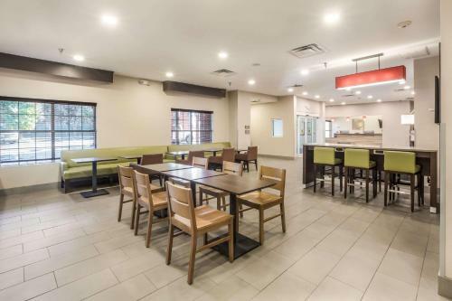 Hotel Country Inn & Suites Fairburn