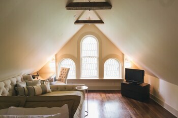Stonehurst Place Bed & Breakfast