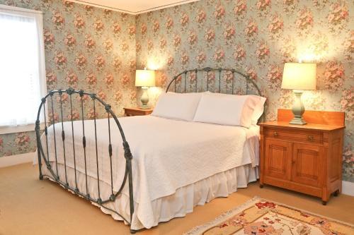 Yellow House Bed And Breakfast