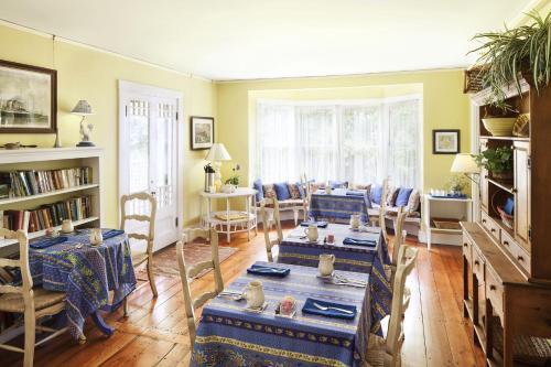 Yellow House Bed And Breakfast