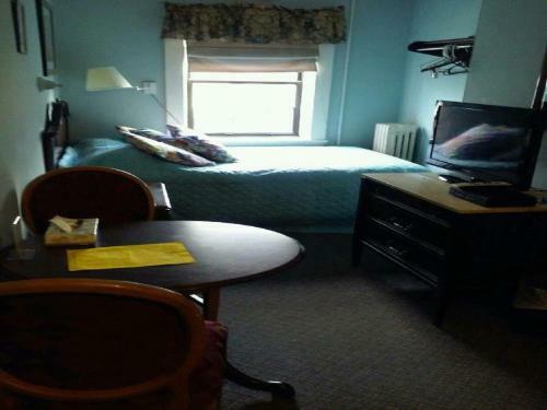 Hostal 463 Beacon Street Guest House