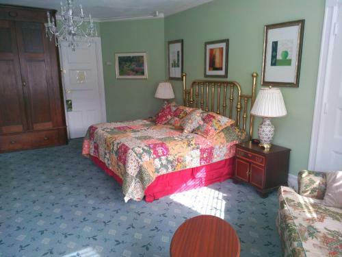 Hostal 463 Beacon Street Guest House