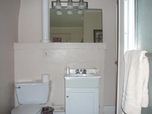 Hostal 463 Beacon Street Guest House