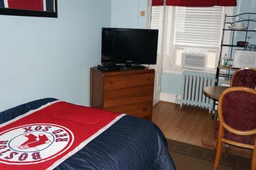 Hostal 463 Beacon Street Guest House