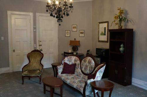 Hostal 463 Beacon Street Guest House