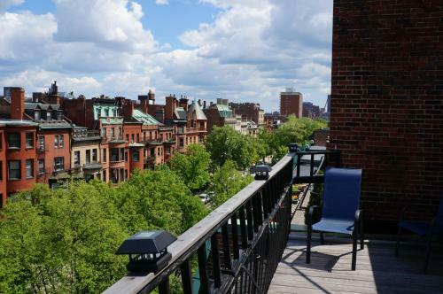 Hostal 463 Beacon Street Guest House