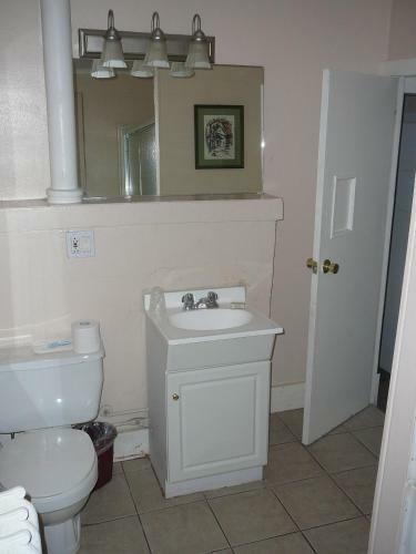 Hostal 463 Beacon Street Guest House