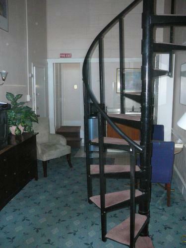 Hostal 463 Beacon Street Guest House