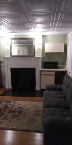 Hostal 463 Beacon Street Guest House