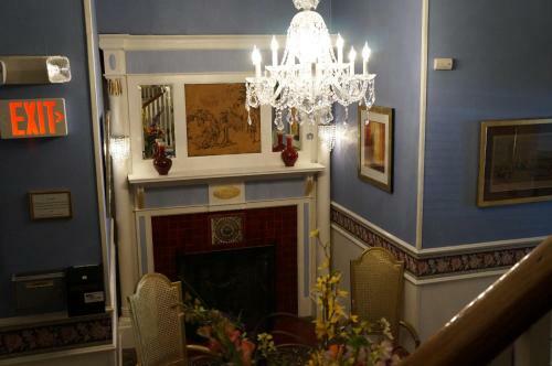 Hostal 463 Beacon Street Guest House