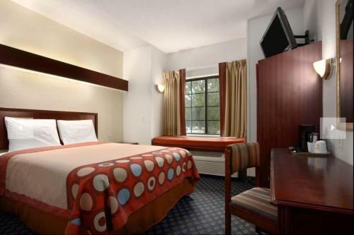 Hotel Super 8 Overland Park