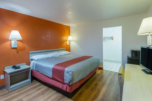 Motel 6 Dallas Desoto Lancaster