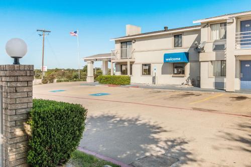 Motel 6 Dallas Desoto Lancaster