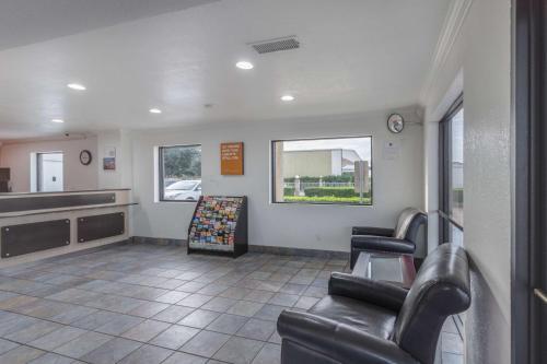 Motel 6 Dallas Desoto Lancaster