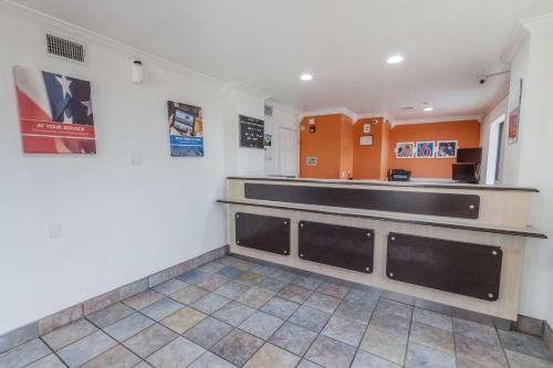 Motel 6 Dallas Desoto Lancaster