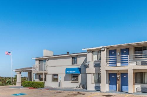 Motel 6 Dallas Desoto Lancaster