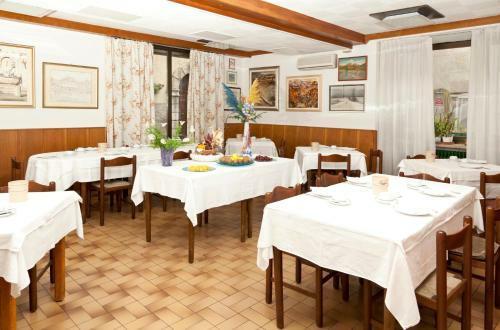 Hostal Hotel Marchi