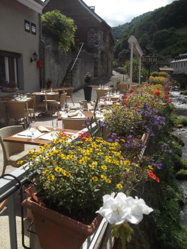 Hotel Logis Auberge De L'isard