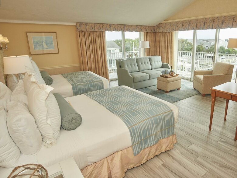 Hotel Anchor In Distinctive Waterfront Lodging