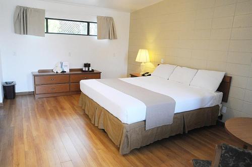 Ccbc Resort Hotel - A Gay Men's Resort