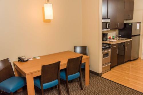Hotel Towneplace Suites By Marriott Erie