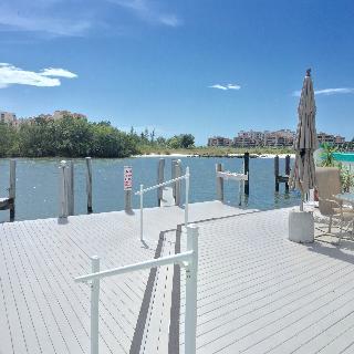 The Boathouse Motel