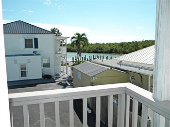 The Boathouse Motel