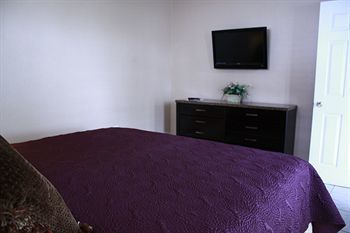 The Boathouse Motel