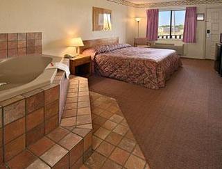 Hotel Howard Johnson Tulsa East Airport