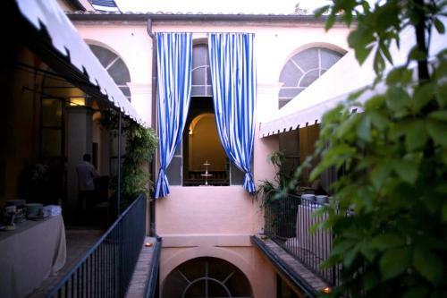 Hostal Palazzo Romani Adami