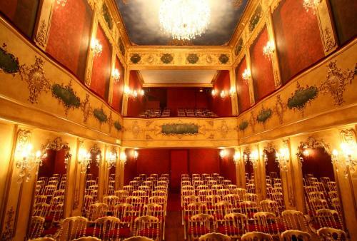 Bed & Breakfast Maison Du Th��tre Saint Bonnet