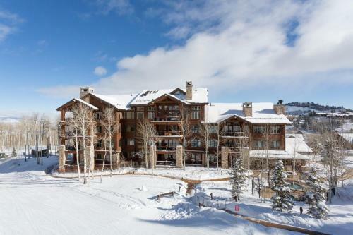Hotel Shooting Star At Empire Pass