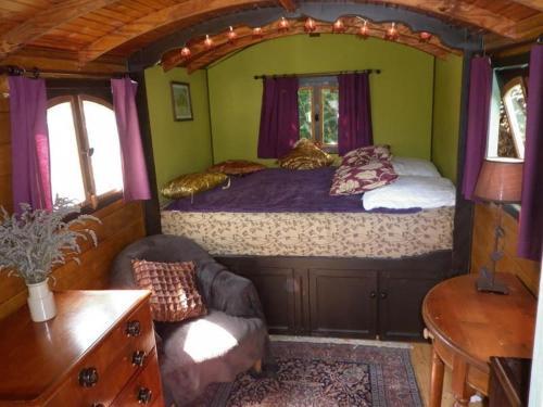 Hostal Les Roulottes De La Baronnie