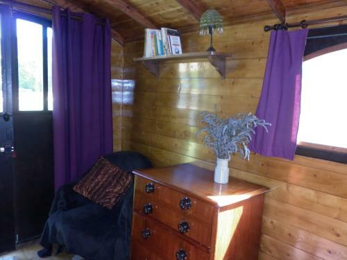 Hostal Les Roulottes De La Baronnie