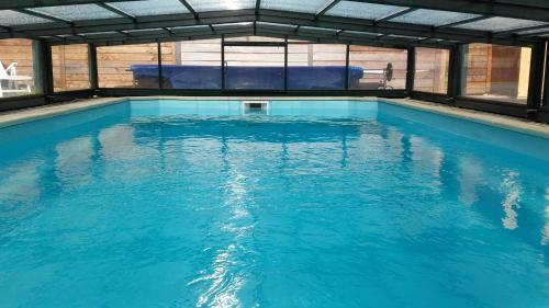 Hostal Les Roulottes De La Baronnie