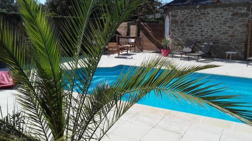 Hostal Les Roulottes De La Baronnie