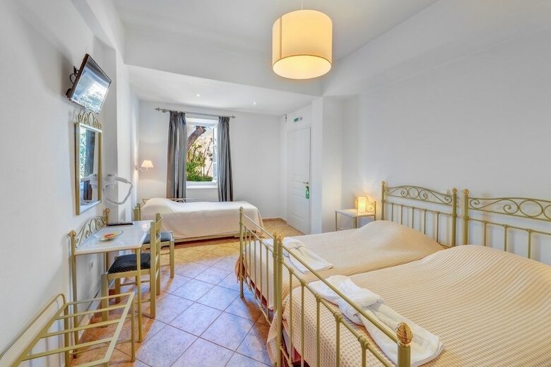 Hostal Ethrion