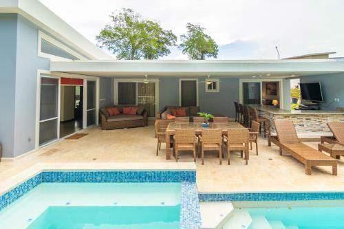Hostal Residencial Casa Linda