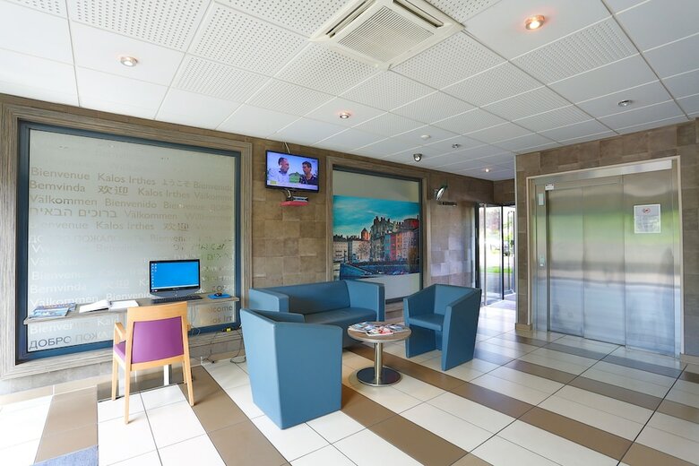 Hotel Comfort Suites Lyon Est Eurexpo