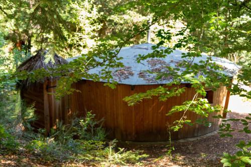 Hostal Cabanes Et Yourtes De La Vall�e De L'ance