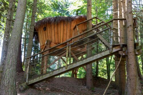 Hostal Cabanes Et Yourtes De La Vall�e De L'ance