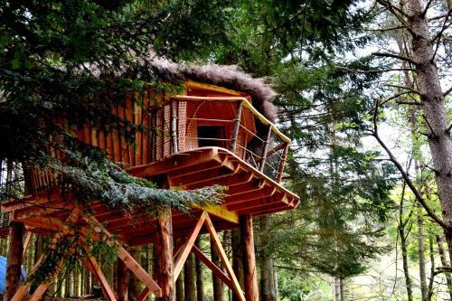 Hostal Cabanes Et Yourtes De La Vall�e De L'ance