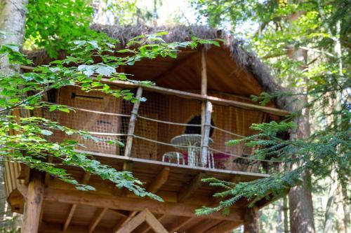 Hostal Cabanes Et Yourtes De La Vall�e De L'ance