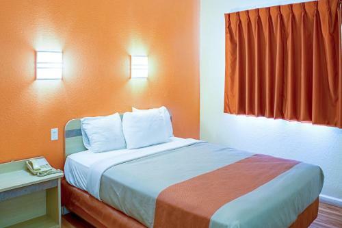 Motel 6 Seymour North