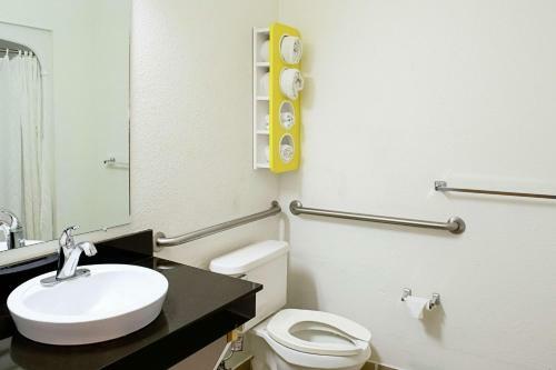 Motel 6 Seymour North