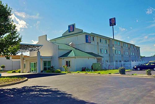 Motel 6 Seymour North
