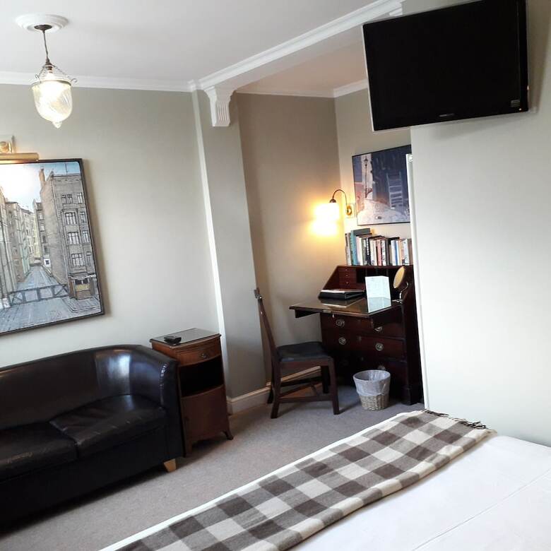 Bed & Breakfast Henrietta House