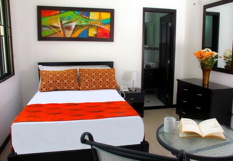 Aparthotel Apartasuites El Pe�on