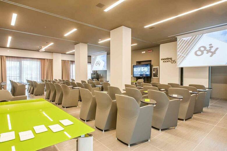 8piuhotel