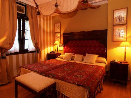 Hotel Almud (.)